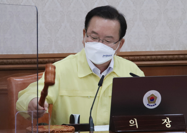 김부겸 국무총리가 17일 서울 정부서울청사에서 열린 임시국무회의를 개회하고 있다. 연합뉴스
