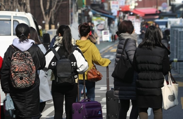 지난 2017년 서울 중구 명동의 중국인 관광객들. 자료사진. 연합뉴스