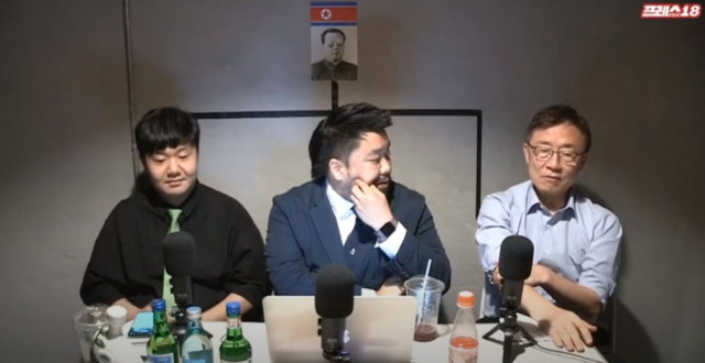최재형 국민의힘 대선 후보가 추석 당일인 21일 매일신문 프레스 18 유튜브 방송에 나와 청년 시청자들과 소통하고 있다. 매일신문
