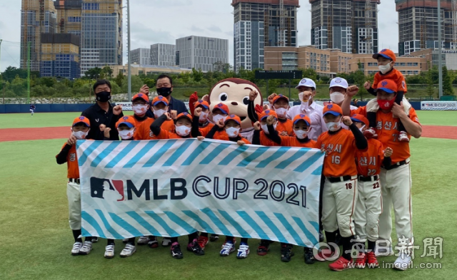 경북 경산시 리틀야구단 출신인 강도훈, 장재혁 선수가 2022 한국야구위원회 신인 드래프트에서 삼성 라이온즈에 지명됐다. 사진은 현재 경산시 리틀야구단 선수들. 경산시 제공
