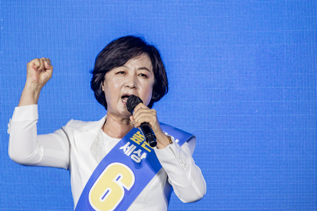 더불어민주당 추미애 대선 경선 후보가 25일 오후 광주 서구 김대중컨벤션센터 1층 다목적홀에서 열린 광주·전남 지역경선 합동연설회에서 정견발표하고 있다. 연합뉴스