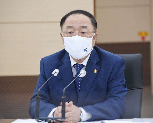 홍남기 경제부총리 겸 기획재정부 장관이 27일 오후 정부세종청사에서 열린 