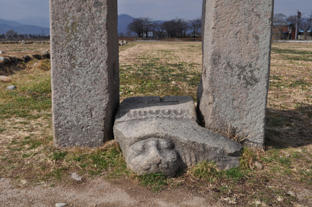 경주 분황사 당간지주 귀부형 간대석. 문화재청 제공