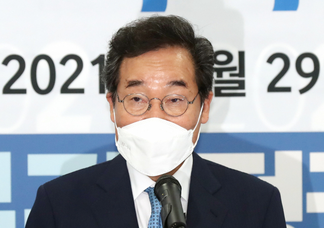 더불어민주당 대권주자인 이낙연 전 대표가 29일 오전 인천시 남동구 더불어민주당 인천광역시당에서 기자간담회를 열고 인천지역 공약을 발표하고 있다. 연합뉴스