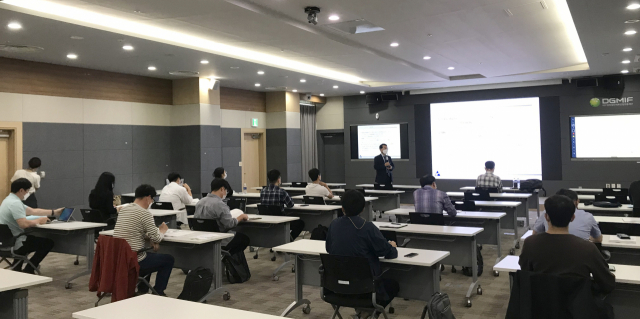 대구경북첨단의료산업진흥재단은 29일부터 이틀간 전자파적합성(EMC) 교육을 실시했다. 대구경북첨단의료산업진흥재단 제공