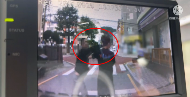 태권도장 관장 무차별 폭행 피해 영상 캡처. 온라인 커뮤니티 보배드림