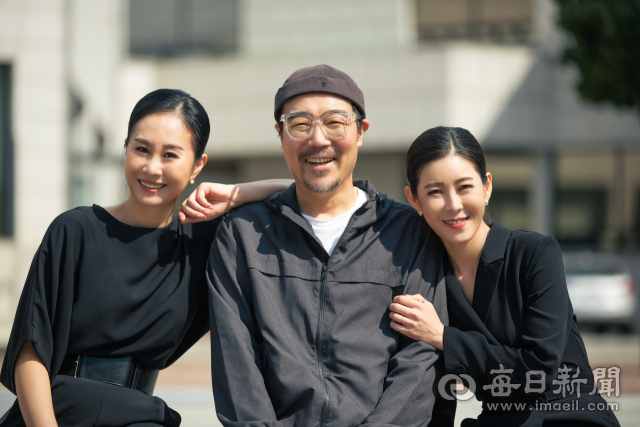 대구문화예술회관이 선정한 '올해의 아티스트' 김효숙, 강석호, 김경선(왼쪽부터). 이들은 20~21일 연극 '무대게임'을 무대에 올린다. 대구문화예술회관 제공