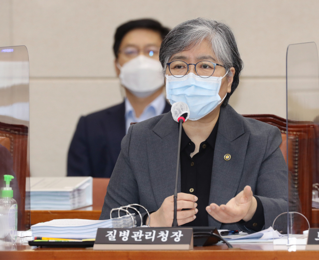 정은경 질병관리청장이 6일 국회에서 열린 보건복지위원회 국정감사에 출석하고 있다. 연합뉴스