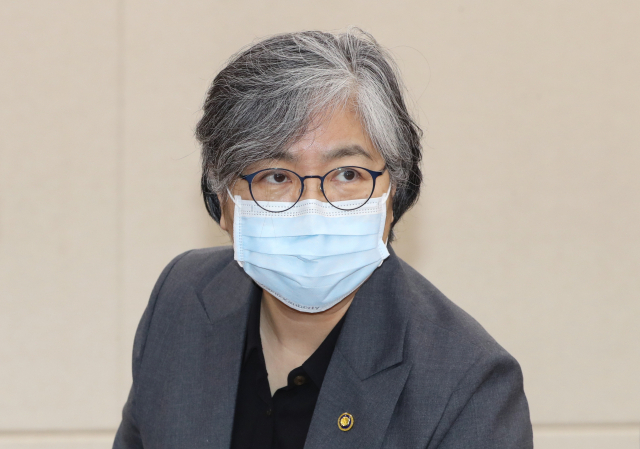 정은경 질병관리청장이 6일 국회에서 열린 보건복지위 국정감사에 출석하고 있다. 연합뉴스