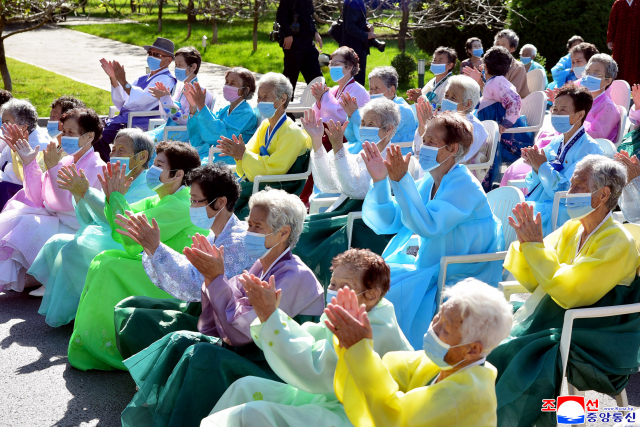 북한은 국제노인의 날(10월1일)을 맞아 각지에서 다양한 행사가 열렸다고 조선중앙통신이 2일 보도했다. 연합뉴스