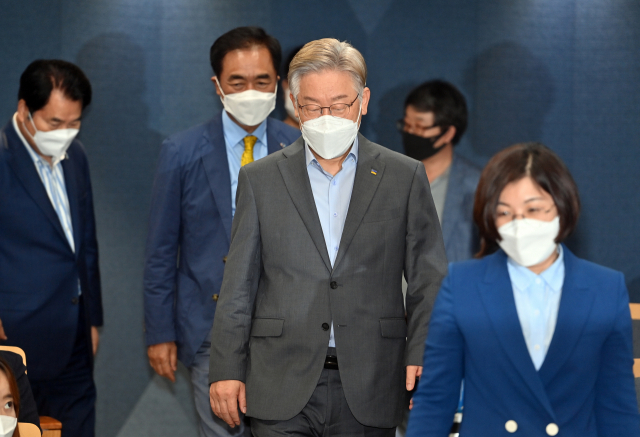 이재명 경기도지사가 7일 오후 경기도 화성시 삼성전자 화성사업장에서 열린 
