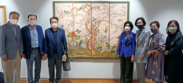 수성대 김선순 총장의 민화 개인전이 오는 14일까지 범어성당 드망즈갤러리에서 열리고 있다. 수성대 제공