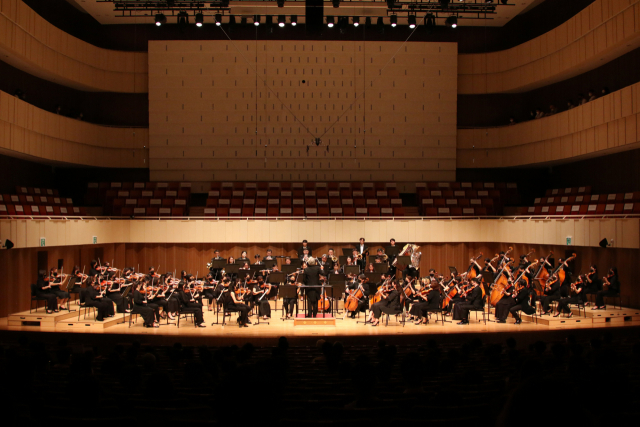15일 '2021 월드오케스트라시리즈' 개막 연주를 하는 대구시립교향악단. 대구시향 제공