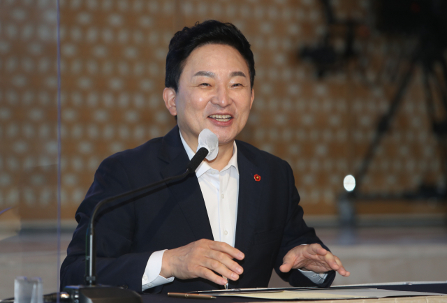 국민의힘 대권주자인 원희룡 전 제주지사가 14일 오전 대구 호텔수성에서 열린 대구·경북 중견 언론인 모임 