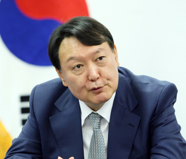 국민의힘 윤석열 대선 경선 후보가 15일 매일신문과 인터뷰하고 있다. 이무성 객원기자