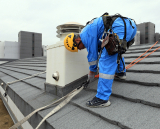 옥상에 자일로프를 묶는 박동렬 대표. 위급 상황을 대비해 생명줄과 구명줄은 각각 다른 곳에 묶는다. 김태형 선임기자 thk@imaeil.com
