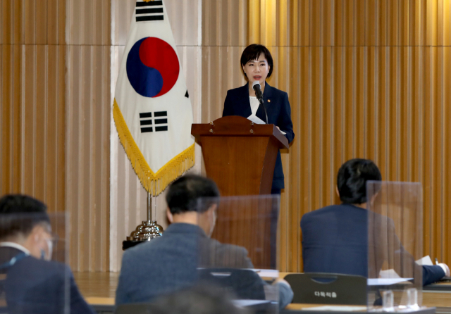 전현희 국민권익위원장이 14일 서울특별시청 다목적홀에서 내년 5월 19일 시행되는 공직자의 이해충돌 방지법의 제정 취지와 주요 내용에 대해 특별강연하고 있다. [국민권익위원회 제공. 재판매 및 DB 금지] 연합뉴스