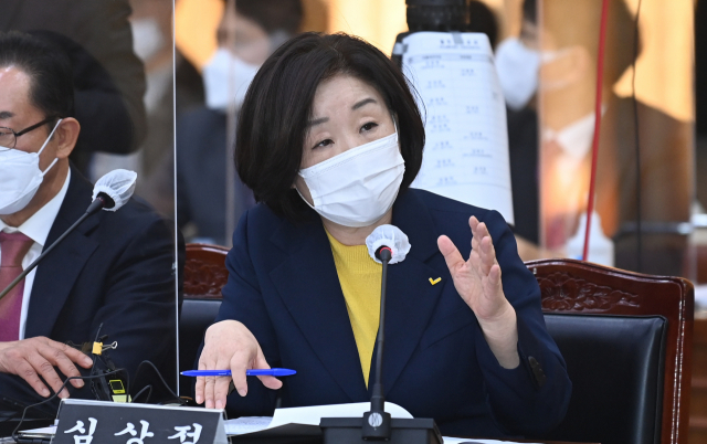 정의당 심상정 의원이 20일 경기도 수원시 경기도청에서 열린 국회 국토교통위원회의 경기도에 대한 국정감사에서 질의하고 있다. 연합뉴스