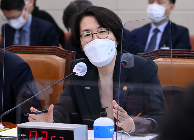 임혜숙 과학기술정보통신부 장관이 20일 오전 서울 여의도 국회에서 열린 과학기술정보방송통신위원회의 과학기술정보통신부 종합감사에서 의원 질의에 답변하고 있다. 연합뉴스