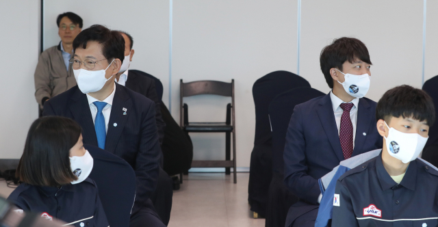 더불어민주당 송영길, 국민의힘 이준석 대표가 지난 10월 21일 오후 전남 고흥 나로우주센터 연구동에서 한국형 발사체 