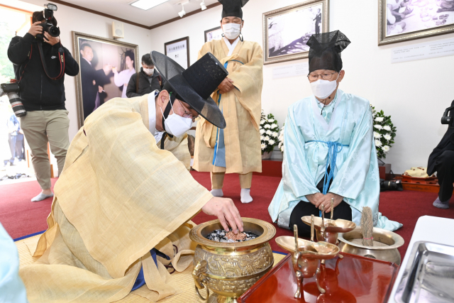 박정희 대통령 42주기 추모제가 경북 구미 박정희 대통령 생가에서 열렸다. 구미시 제공