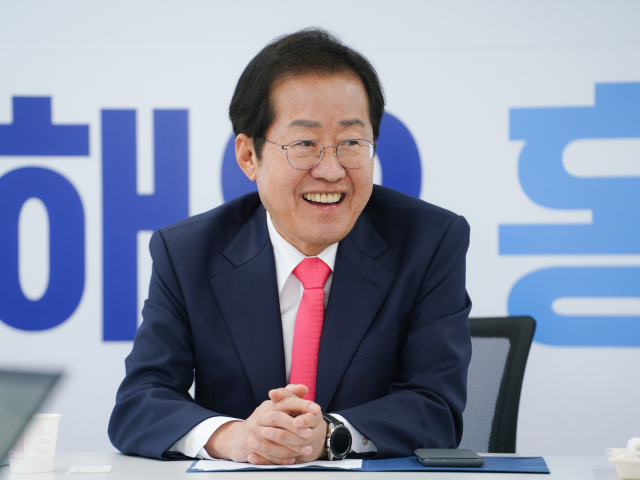 홍준표 국민의힘 대선 경선 예비후보가 대구경북의 미래 먹거리를 위해 대구는 첨단 관광·상업지구 조성, 경북은 수소에너지 및 배터리 산업 육성을 약속했다. 홍준표 대선 캠프 제공