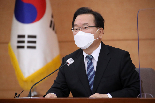 김부겸 국무총리가 27일 정부서울청사에서 열린 제3차 코로나19 일상회복지원위원회를 주재하고 있다. 연합뉴스
