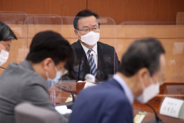김부겸 국무총리가 27일 정부서울청사에서 열린 제3차 코로나19 일상회복지원위원회를 주재하고 있다. 연합뉴스