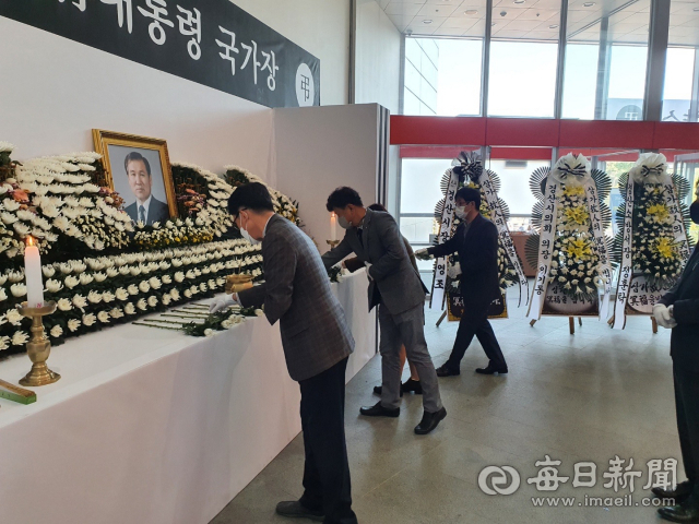 경산시는 경산실내체육관에 노태우 전 대통령 분향소를 설치하고 30일까지 기관단체와 시민들의 조문을 받고 있다. 경산시 제공