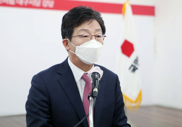 국민의힘 대권주자인 유승민 전 의원이 31일 대구시당에서 지역민에게 지지를 호소하는 기자회견을 하고 있다. 연합뉴스