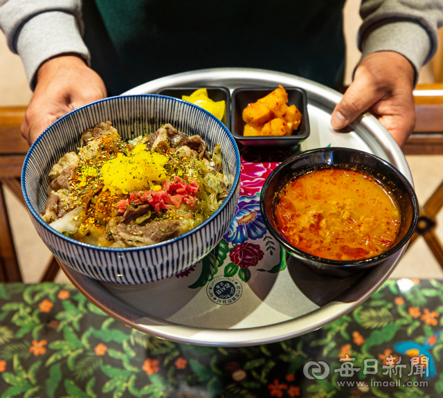 컬러풀드림카드를 가진 아동에게 무료로 제공하는 돼지고기 덮밥. 직접 먹어보니 맛도 좋고 양도 푸짐했다. 김태형 선임기자 thk@imaeil.com