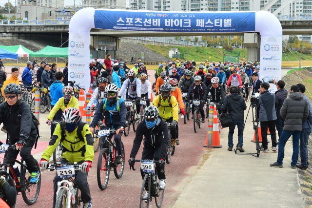 자전거 타기 좋은 도시 영주시는 코로나19 이전에는 매년 바이크 페스티벌을 열었다. 영주시 제공