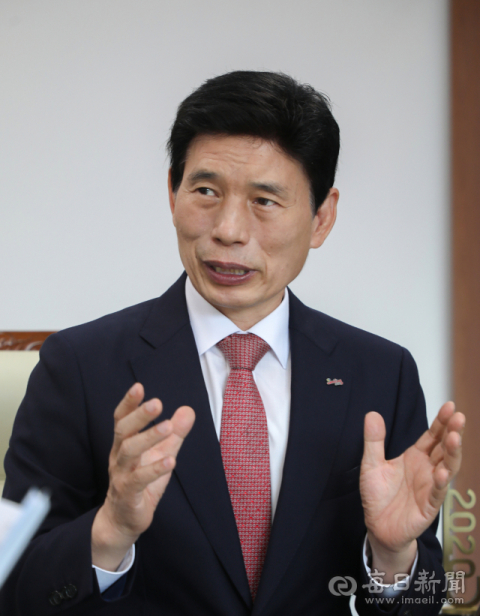 4일 오전 이태훈 대구 달서구청장이 매일신문과의 인터뷰에서 민선 7기 3주년 성과와 남은 임기 동안의 목표를 설명하고 있다. 안성완 기자 asw0727@imaeil.com