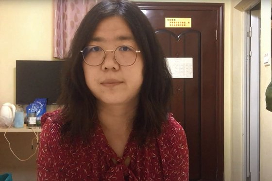 지난해 2월 중국 우한에서 코로나19 상황을 보도했다가 