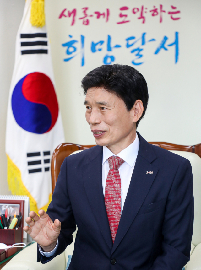 4일 오전 이태훈 대구 달서구청장이 매일신문과의 인터뷰에서 민선 7기 3주년 성과와 남은 임기 동안의 목표를 설명하고 있다. 안성완 기자 asw0727@imaeil.com