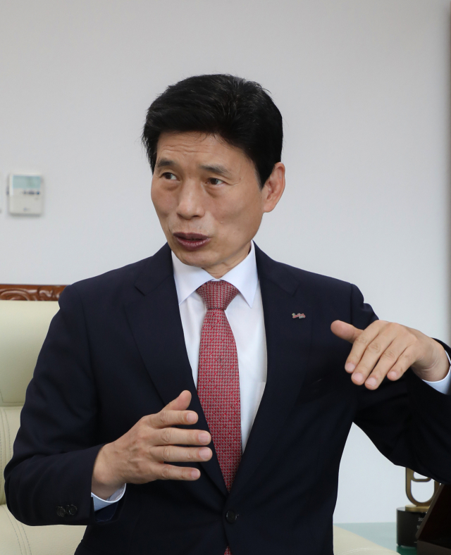 4일 오전 이태훈 대구 달서구청장이 매일신문과의 인터뷰에서 민선 7기 3주년 성과와 남은 임기 동안의 목표를 설명하고 있다. 안성완 기자 asw0727@imaeil.com
