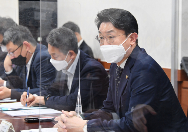 이억원 기획재정부 차관이 8일 서울 광화문 정부서울청사에서 열린 