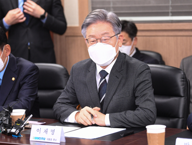 더불어민주당 이재명 대선 후보가 8일 서울 종로구 한국기독교회관에서 한국교회총연합을 방문, 인사말을 하고 있다. 연합뉴스