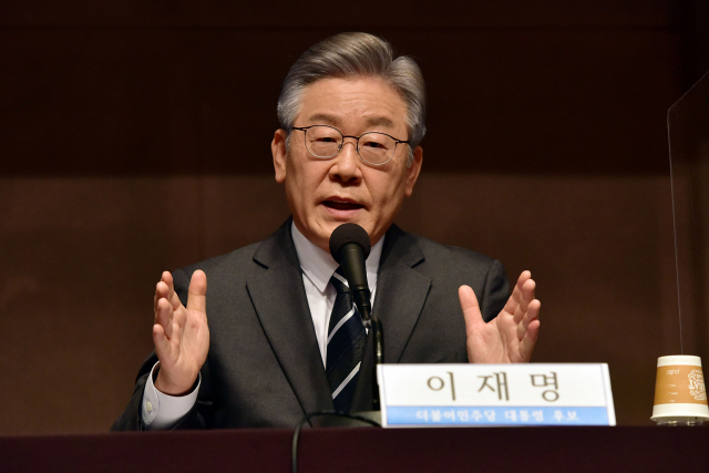 더불어민주당 이재명 대선 후보가 10일 서울 중구 한국프레스센터에서 열린 관훈클럽 초청 토론회에서 질문에 답변하고 있다. 연합뉴스