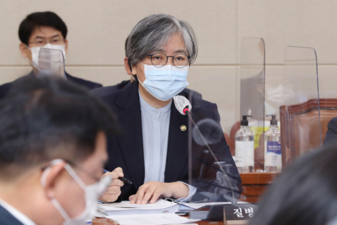 '위드 코로나' 이후 중환자·사망자 ↑…일상회복 2단계 가능?