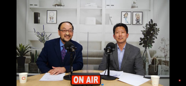 TV매일신문 야수(권성훈 앵커)와 Q&A를 주고 받는 김장호 경북도 기획조정실장. TV매일신문 제공
