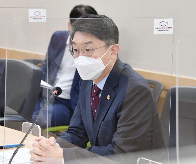 이억원 기획재정부 차관이 15일 서울 광화문 정부중앙청사에서 