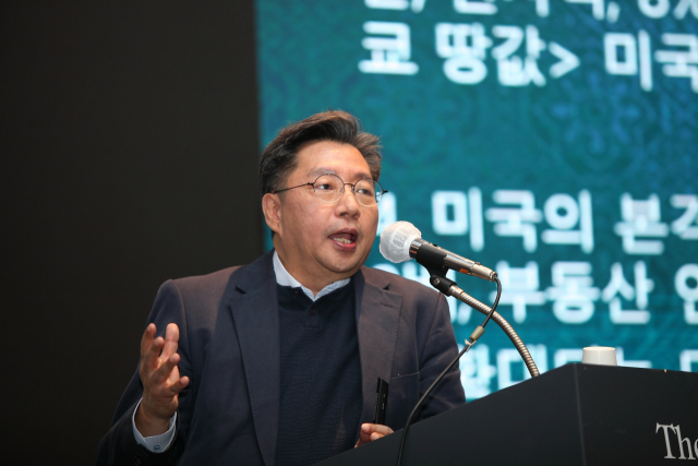 홍익희 전 세종대 교수가 15일 대구 수성구 그랜드호텔에서 열린 매일탑리더스아카데미에서 강연을 하고 있다. 임경희 매일탑리더스아카데미 디지털국장 제공