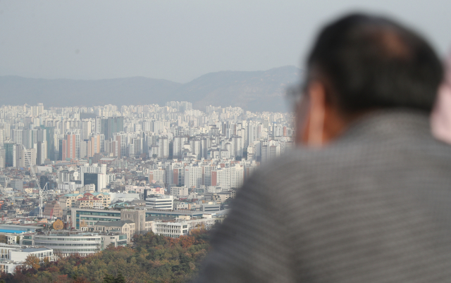 사진은 이날 오후 서울 남산에서 바라본 시내 아파트, 주택가 모습. 연합뉴스