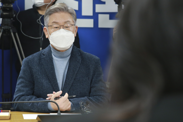 더불어민주당 이재명 대선 후보가 18일 오후 서울 여의도 당사에서 열린 