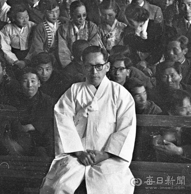 1955년 11월 8일 대구지법에서 열린 1심 공판에 나온 최석채 주필. 매일신문 DB