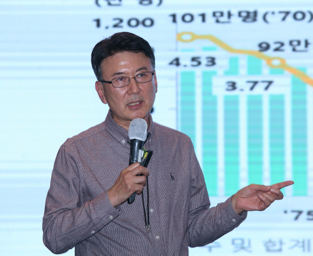 최외출 영남대 총장이 22일 대구 수성구 그랜드호텔에서 열린 매일탑리더스아카데미에서 강연을 하고 있다. 임경희 매일탑리더스아카데미 디지털국장 제공