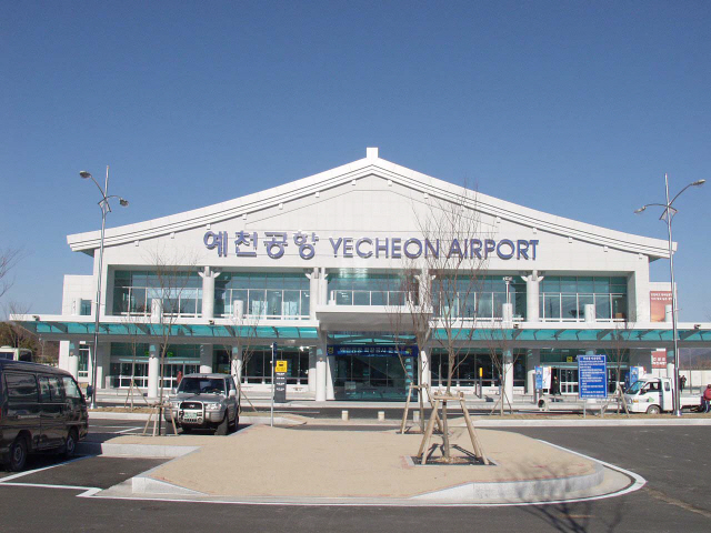 민간항이 운영되던 예천공항 전경. 윤영민 기자