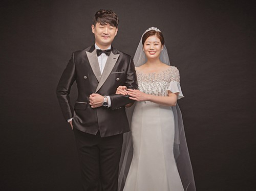 신랑 강제모 군 과 신부 김은주 양.