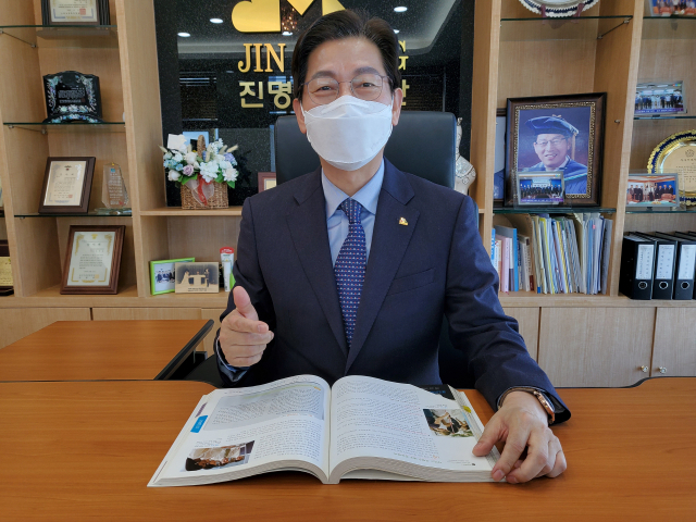 23일 대구 동구 진명복지재단 사무실에서 만난 김선표(62) 대표이사가 노인 복지에 대해 설명하고 있다. 이통원 기자. tong@imaeil.com